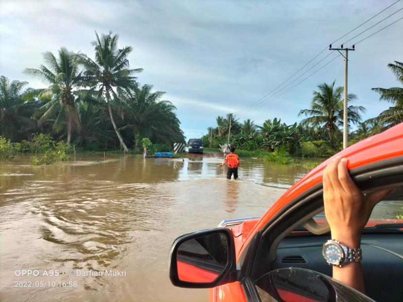 Banjir melanda wilayah Kabupaten Mamuju (ilustrasi).