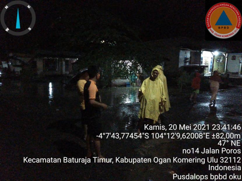 Banjir melanda wilayah Kabupaten Ogan Komering Ulu, Provinsi Sumatera Selatan, pada Kamis (20/5), pukul 19.00 WIB. Banjir yang terjadi dipicu oleh hujan intensitas tinggi dengan durasi yang cukup lama. Akibatnya, anak sungai di perumahan Helindo dan perumahan Sriwijaya meluap. Sebanyak 160 KK dilaporkan terdampak peristiwa tersebut.