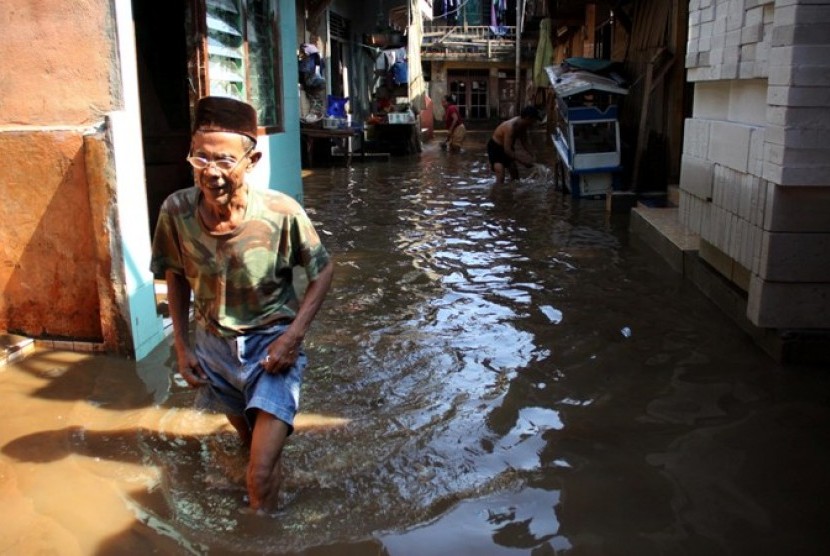 Banjir menggenangi kawasan Kampung Pulo, Jakarta