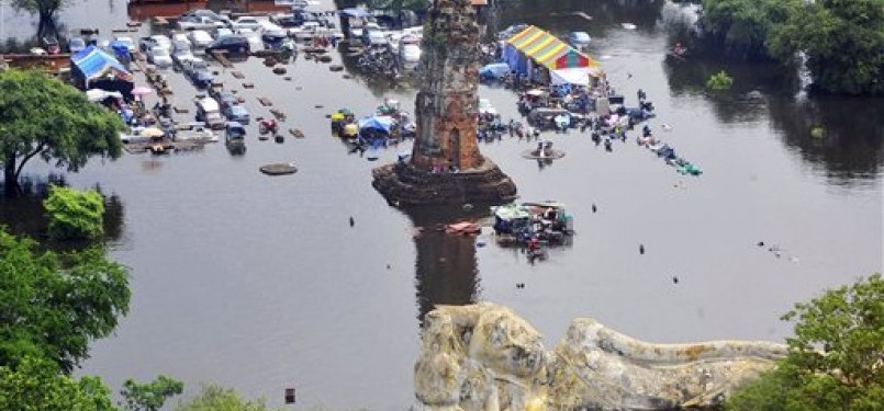 Banjir menggenangi Provinsi Ayutthaya, Thailand Tengah. 
