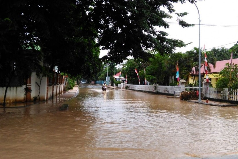 Indonesia is currently being affected by La Nina natural phenomenon, known for causing torrential downpours and widespread flooding across the country.