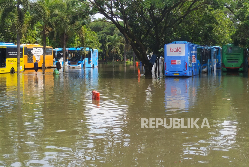 Kantor Uji KIR Dishub Kota Bandung Terendam Banjir