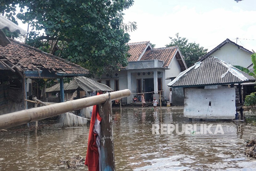 Banjir rob di Dusun Taman Induk, Desa Taman Ayu, Kecamatan Gerung, Kabupaten Lombok Barat, Nusa Tenggara Barat (NTB), Rabu (25/7).