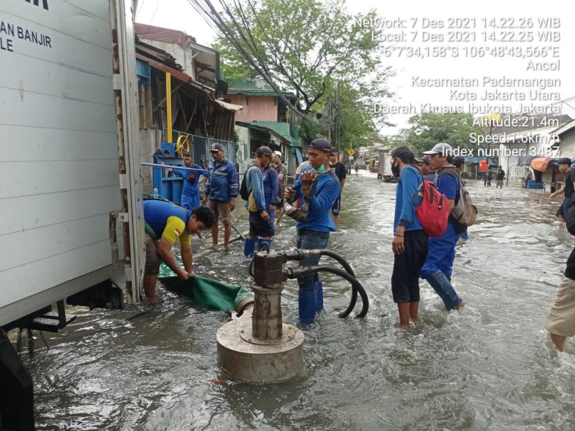 Banjir Rob di Kecamatan Pademangan, Jakarta Utara, Selasa (7/12).