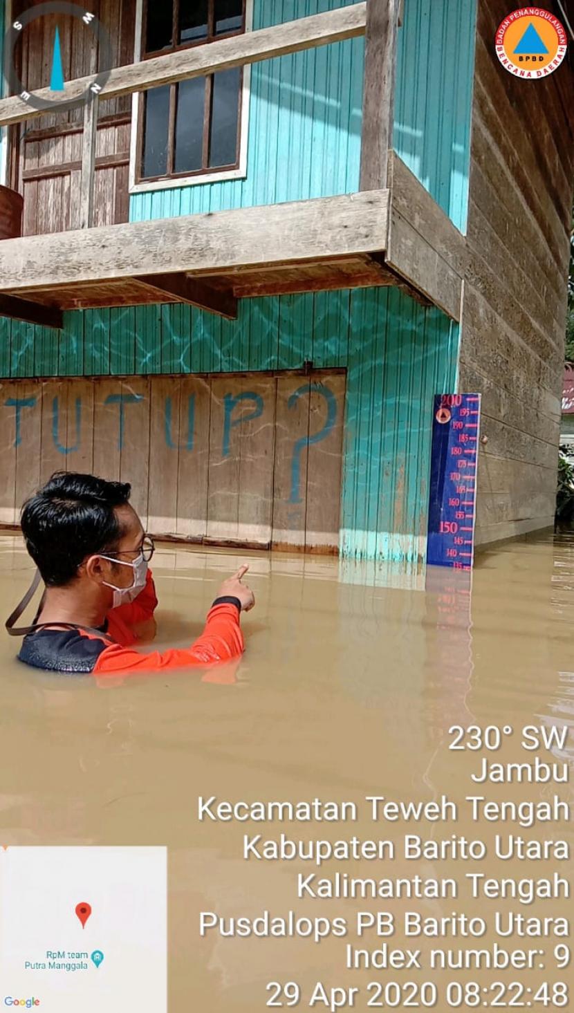 Banjir setinggi 135 sentimeter melanda Barito Utara, Kalimantan Tengah, Rabu (29/4).