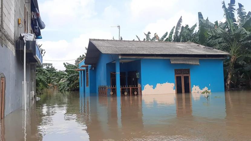 Banjir setinggi 1,5 cm di Kampung Lebak, Kelurahan Teluk Pucung, Kecamatan Bekasi Utara, Kota Bekasi. 