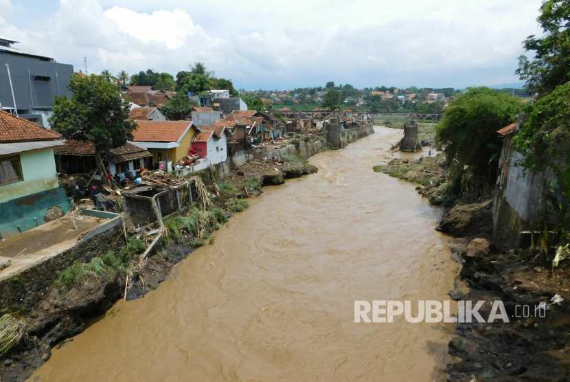 Banjir yang melanda Garut.