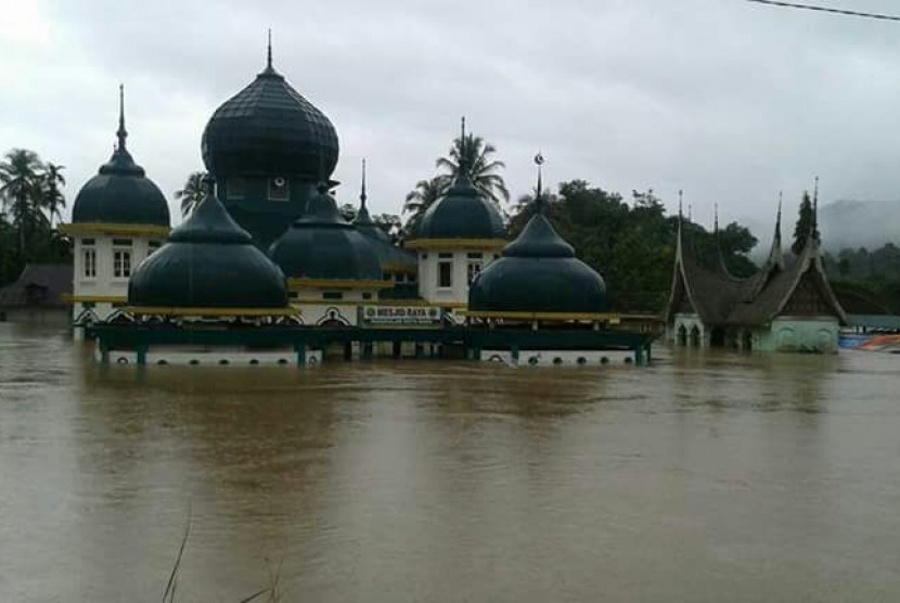 Banjir yang terjadi di Kabupaten 50 Kota, Sumatra Barat, Jumat (3/3).