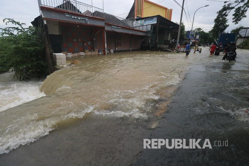 Banjir di Gresik Putus Akses Jalan Raya Morowudi (ilustrasi).