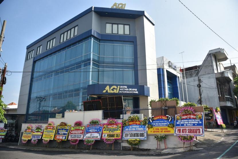 Bank Artha Graha Internasional melakukan peresmian relokasi kantor cabang Solo pada Sabtu (20/04/2024). Cabang Solo kini telah menempati gedung baru yang terletak di Jl. Urip Sumoharjo no 129-131 Surakarta.