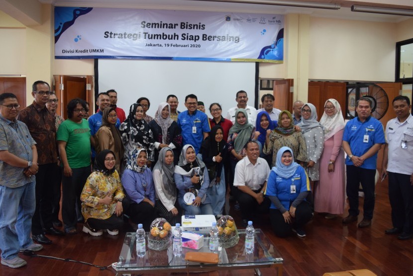 Bank BJB bekerja sama dengan Pemprov DKI Jakarta dan Gerakan Nusantara Berdaya (GNB) menggelar seminar kewirausahaan dengan tema ‘Strategi Tumbuh Siap Bersaing’ di Tempat Kumpul Kreatif Jakarta Utara, Jakarta, Rabu (19/2).