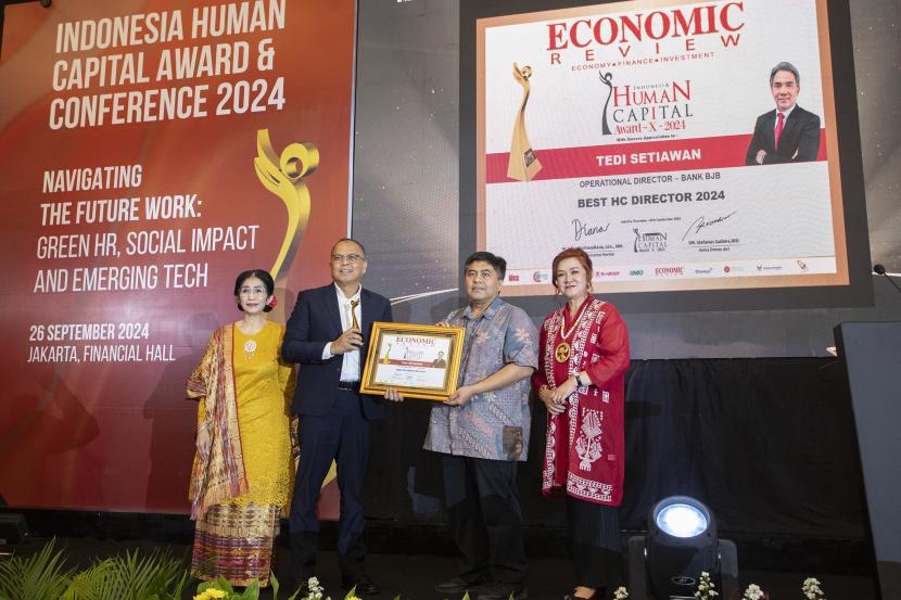 Bank bjb berhasil mencatatkan prestasi gemilang di bidang pengelolaan human capital dengan meraih tiga penghargaan bergengsi dalam ajang Indonesia Human Capital Award X 2024 (IHCA X 2024).