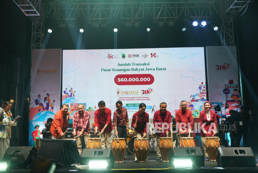 Bank bjb Dukung Inklusi Keuangan Nasional Lewat BIK 2025 di Bandung dan Surabaya