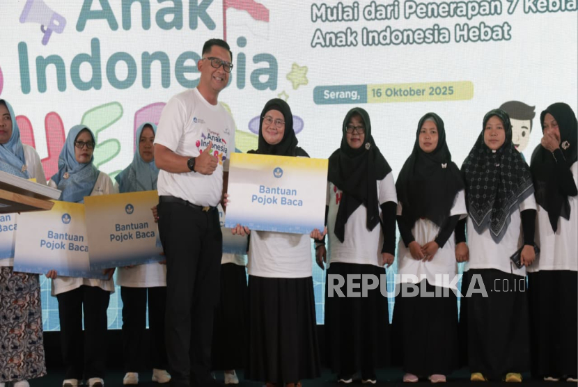 Bank bjb bersama Kemendikdasmen bersama-sama melakukan kampanye Anak Indonesia Hebat di Kota Serang, Banten.