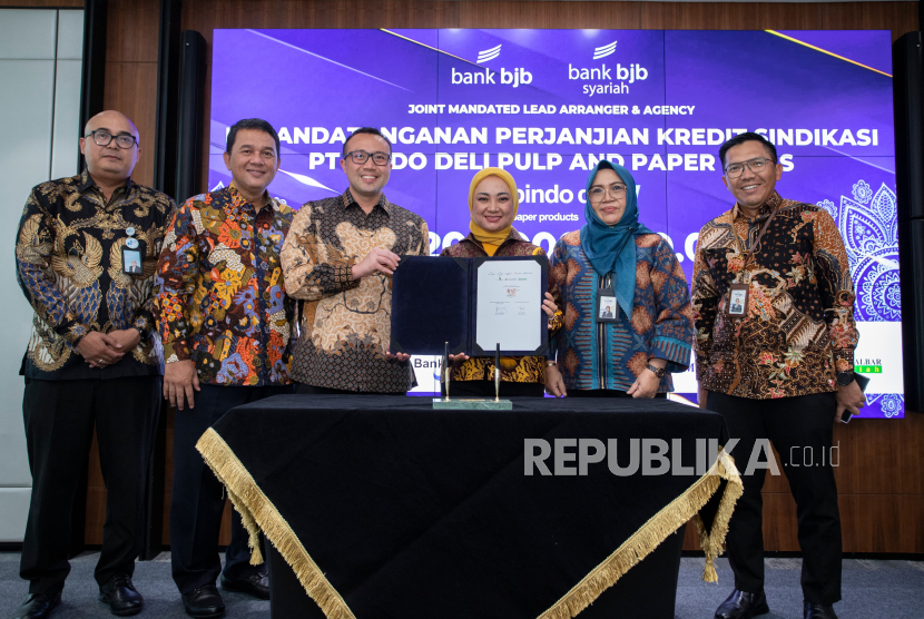 Bank bjb dan bank bjb Syariah terus menegaskan langkahnya dalam mendukung pertumbuhan ekonomi nasional, pada kesempatan ini peran tersebut ditunjukkan sebagai Joint Mandated Lead Arranger (JMLA) dalam Fasilitas Kredit Sindikasi untuk PT Pindo Deli Pulp and Paper Mills (Pindo Deli).