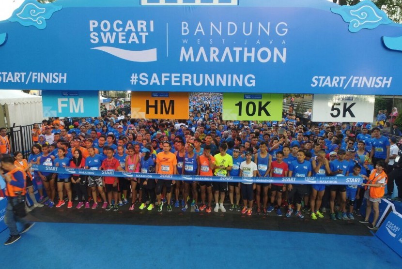 Bank BJB dan Pocari Sweat menggelar West Java Marathon di Kota Bandung, Ahad (30/7).