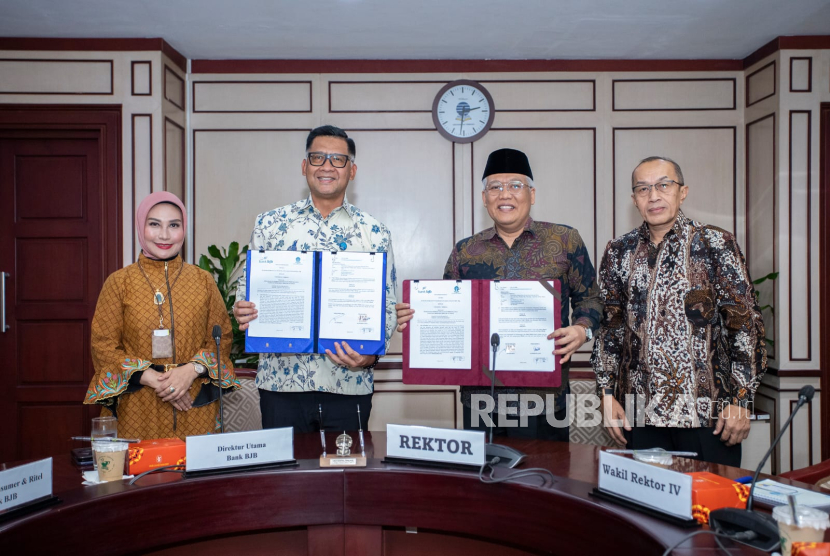 bank bjb dan Universitas Terbuka menyelenggarakan Penandatanganan Nota Kesepahaman (NK) dan Perjanjian Kerjasama (PKS) di Gedung BKUK, Ruang OR Lt. 1 Universitas Terbuka, Tangerang Selatan.
