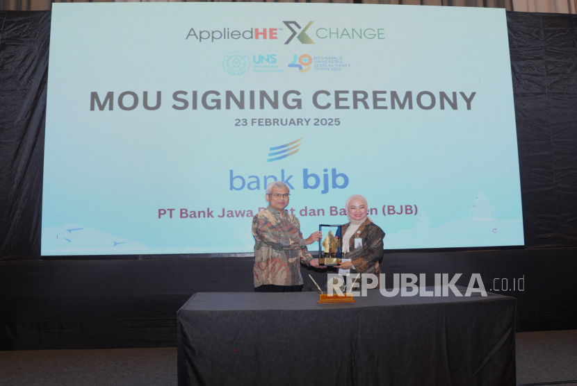 Bank bjb dan UNS menandatangani MoU kemitraan dalam pendidikan tinggi  di Bali, Ahad (23/2/2025).