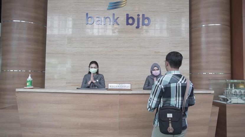 Bank BJB. Aksi korporasi PT Bank Pembangunan Daerah Banten Tbk (Bank Banten- BEKS) yang diakuisisi atau merger oleh PT Bank Pembangunan Daerah Jawa Barat dan Banten Tbk (Bank BJB) dinilai positif dalam kondisi ekonomi saat ini.