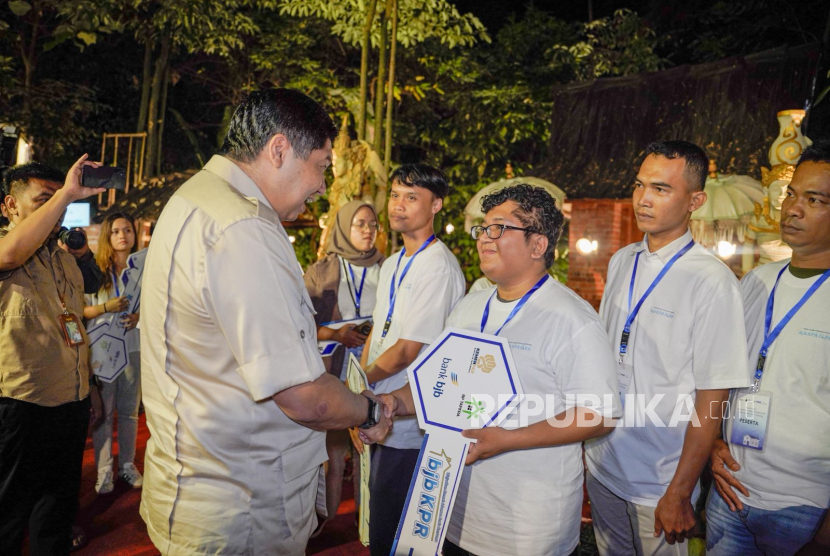 Bank bjb melakukan kegiatan simbolis serah terima kunci rumah subsidi untuk MBR di Kabupaten Subang, Jawa Barat.