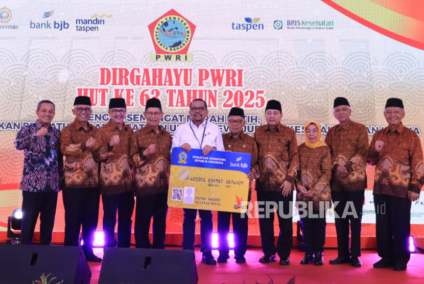 Bank bjb meluncurkan kartu ATM Co-Branding PWRI yang menjadi bukti senantiasa menggabungkan inovasi,pelayanan, serta penghormatan kepada komunitas masyarakat.