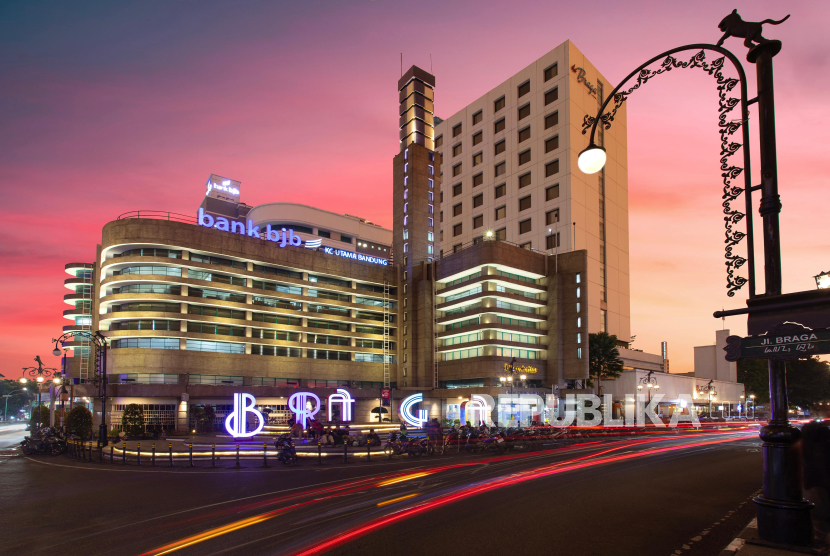 Bank bjb mencatatkan kinerja solid pada kuartal II tahun 2025, di antaranya ditandai dengan pennyaluran kredit efektif mencapai Rp 144 triliun dan membukukan laba Rp 856 miliar. 