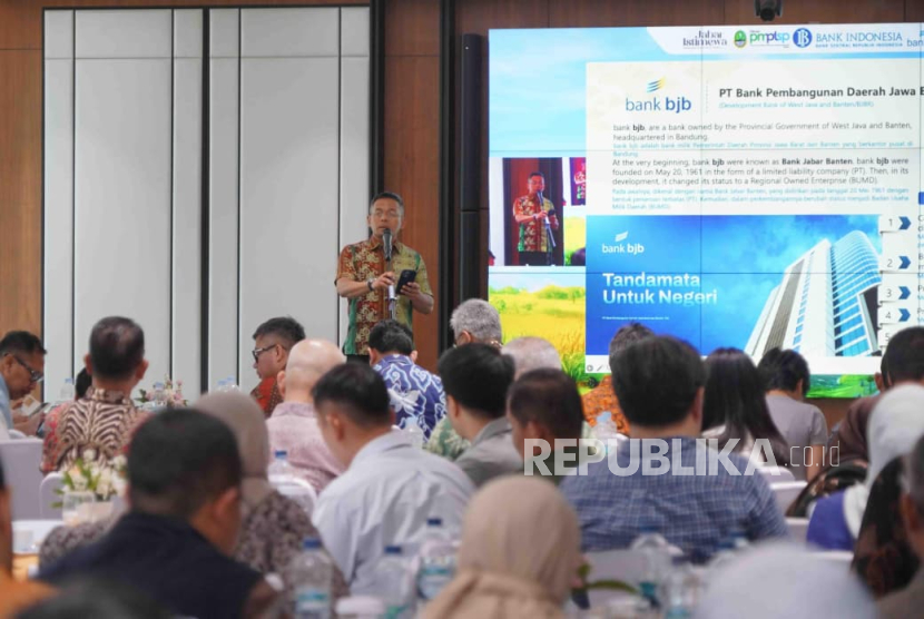 Bank bjb mengambil peran aktif mengakselerasi investasi di Jawa Barat dengan mendukung The 3rd West Java Investment Roadshow 2025 .