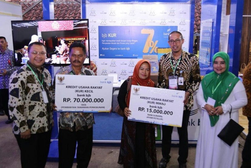 Bank BJB menyalurkan KUR 2019 di Pondok Pesantren Miftahul Huda, Kabupaten Tasikmalaya, Rabu (27/2).