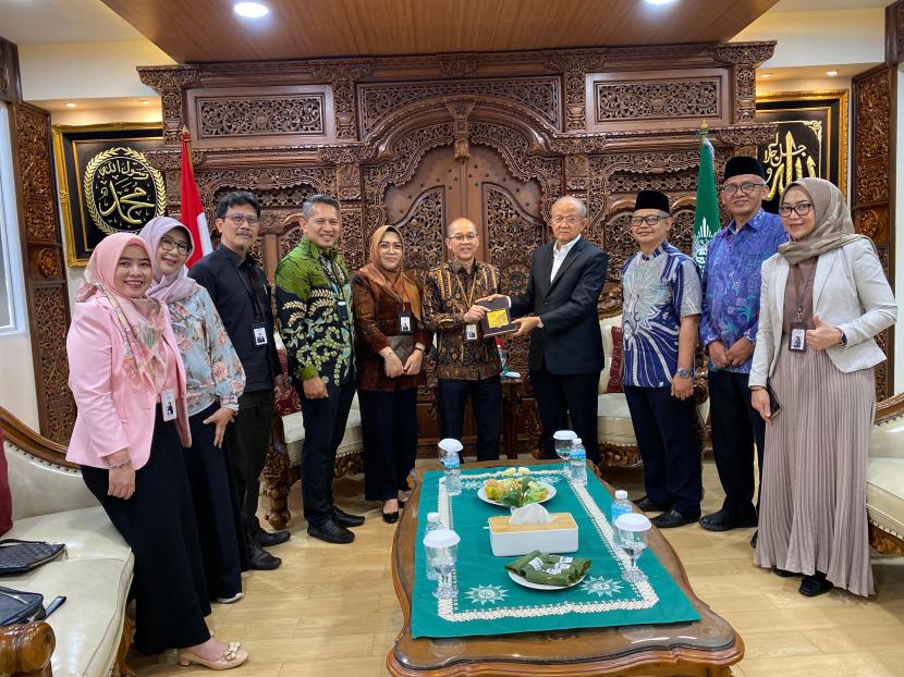 Bank bjb syariah dan Muhammadiyah menjalin kerja sama melalui penandatangan Nota Kesepahaman (MoU) sebagai implementasi bisnis berkalnjutan dan peningkatan kesejahteraan masyarakat. 