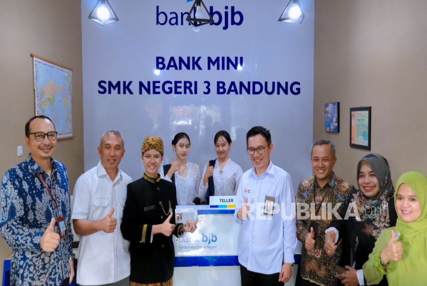 Bank bjb terus memperkuat literasi keuangan, termasuk bersinergi dengan SMKN 3 Bandung untuk mencetak generasi melek finansial.
