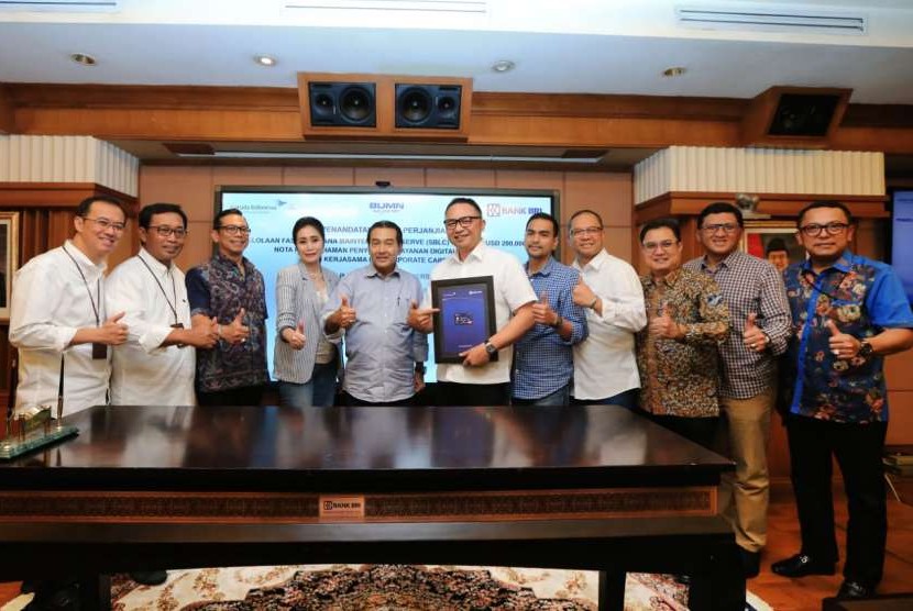 Bank BRI resmi menjalin kerja sama strategis dengan Garuda Indonesia melalui penandatanganan perjanjian pengelolaan fasilitas dana maintenance reserve berupa Standby Letter of Credit (SBLC), nota kesepahaman Penyediaan Layanan Digital Acquiring, dan kerja sama BRI Corporate Card.