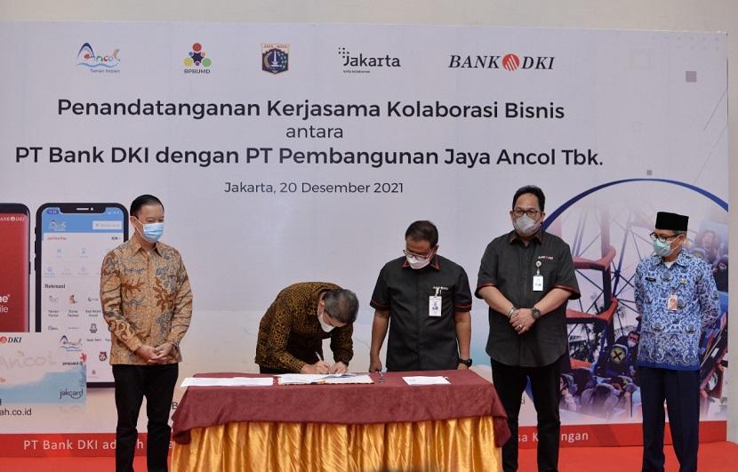 Bank DKI dan Pembangunan Jaya Ancol (PJA) melakukan Penandatanganan Kerja Sama Kolaborasi Bisnis yang dilaksanakan di Jakarta (20/12).