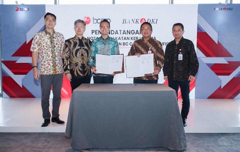 Bank DKI kembali memperluas kolaborasi sebagai upaya optimalisasi kinerja bisnis digital. Terbaru bank milik Pemprov DKI Jakarta ini menggandeng BC Card Asia Pacific, yang merupakan perusahaan sistem pembayaran terbesar di Korea. 