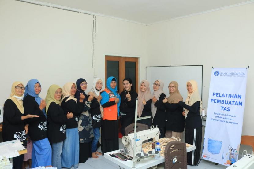 Bank Indonesia bersinergi dengan Rumah Zakat (sebagai IPD) kembali melaksanakan program pelatihan bagi Kelompok Wanita Kreatif Balikpapan (WKB). 