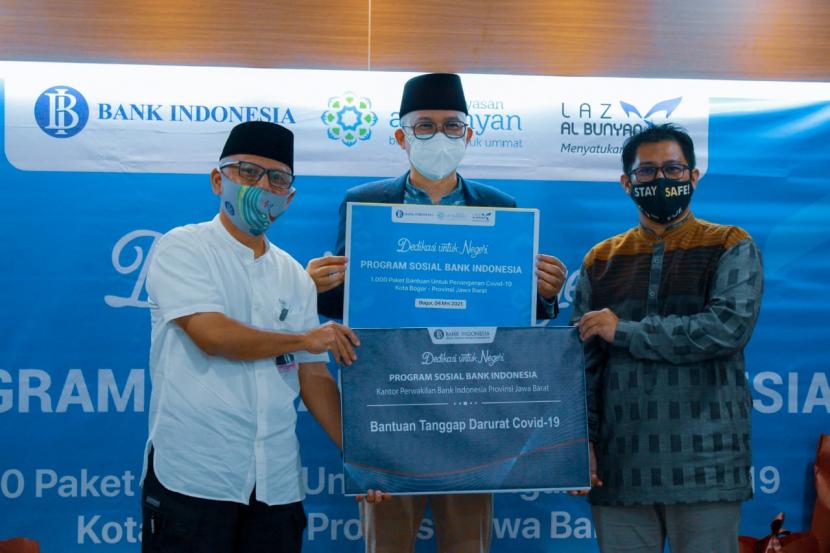 Bank Indonesia (BI) bekerja sama dengan LAZ Al Bunyan mendistribusikan 1.000 paket sembako untuk masyarakat Kota Bogor.