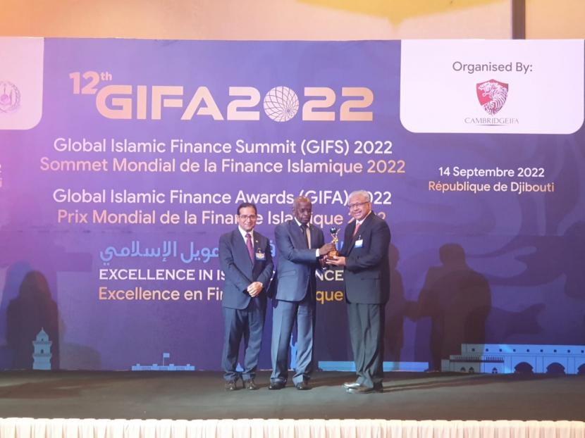 Bank Indonesia (BI) kembali meraih penghargaan Best Central Bank of The Year pada ajang tahunan Global Islamic Finance Award (GIFA) ke-12 tahun 2022. 