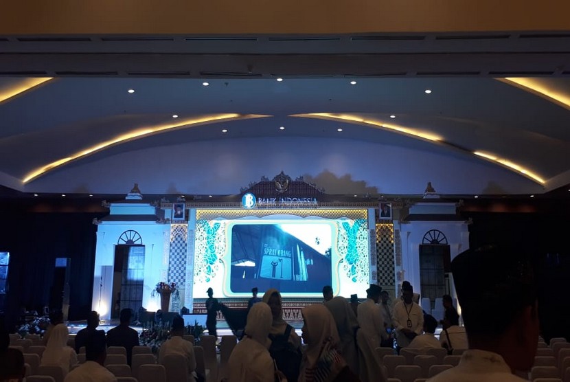 Bank Indonesia (BI) menggelar Festival Ekonomi Syariah (FESyar). Bank Indonesia (BI) mendorong keuangan syariah mampu meningkatkan perekonomian di Provinsi Sulawesi Utara (Sulut).