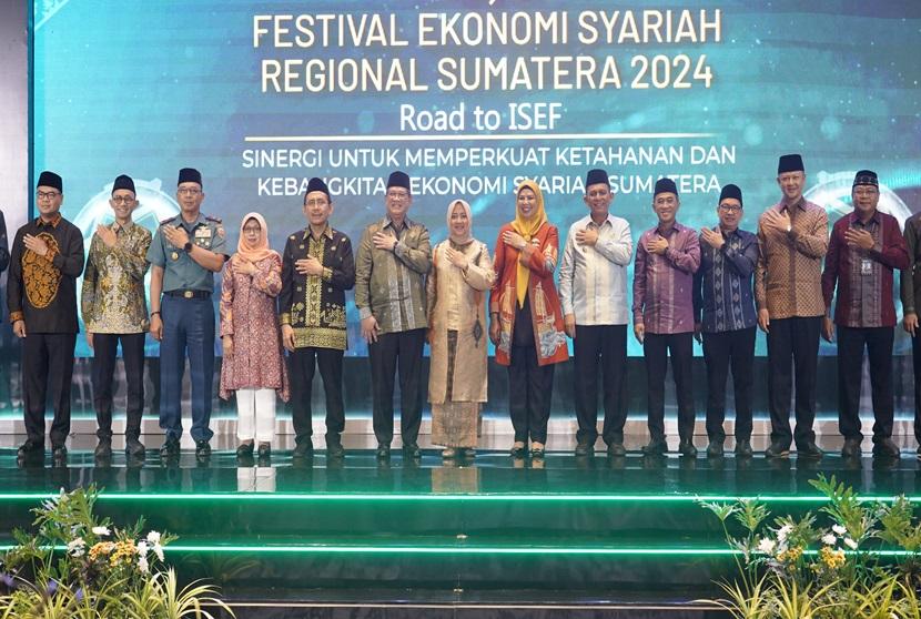 Bank Indonesia (BI) resmi membuka Festival Ekonomi Syariah (Fesyar) Sumatra 2024 yang berlangsung sejak 26 Mei hingga 2 Juni 2024. Hal itu menjadi bagian dari upaya BI dalam mendorong penguatan ekonomi syariah Indonesia dari Sumatra. 