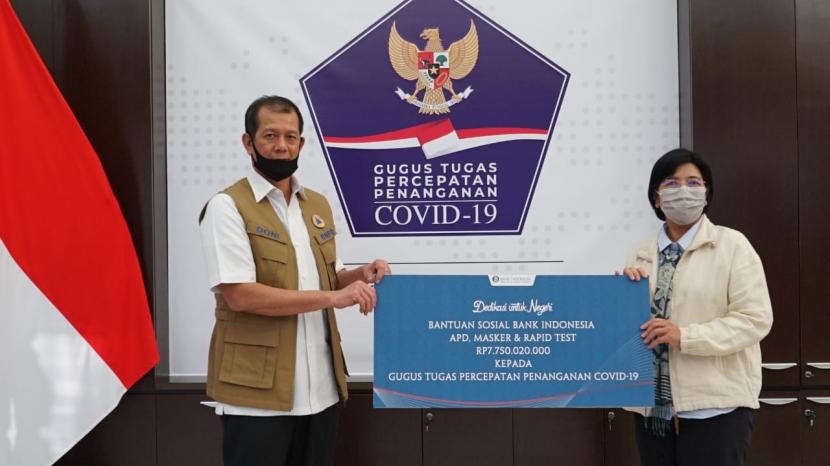 Bank Indonesia menyalurkan bantuan kesehatan senilai Rp 9,8 miliar yang diserahkan Deputi Gubernur Senior BI, Destry Damayanti, melalui Gugus Tugas Nasional Percepatan Penanganan COVID-19 kepada Ketua Gugus Tugas Nasional Percepatan Penanganan COVID-19, Doni Monardo, pada Rabu (8/4) di Jakarta.
