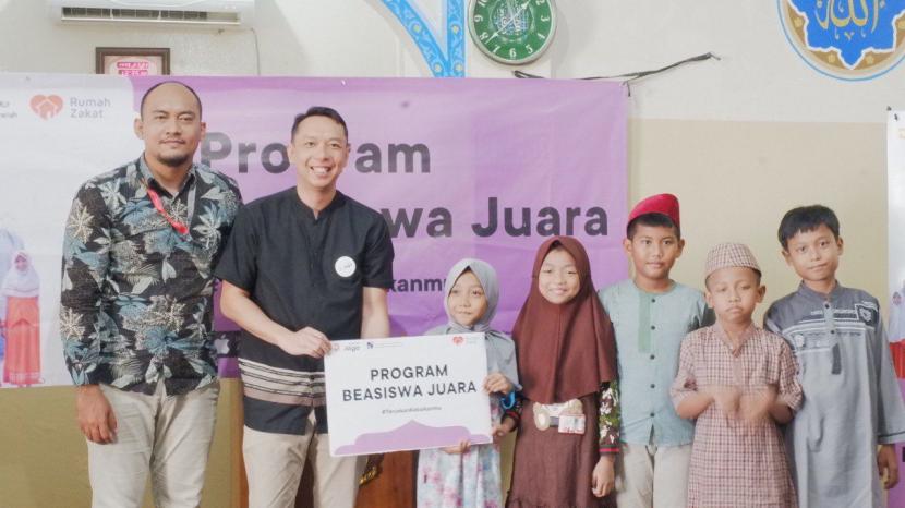 Bank Jago berkolaborasi dengan Rumah Zakat dukung pendidikan anak di Indonesia melalui program #TeruskanKebaikan.