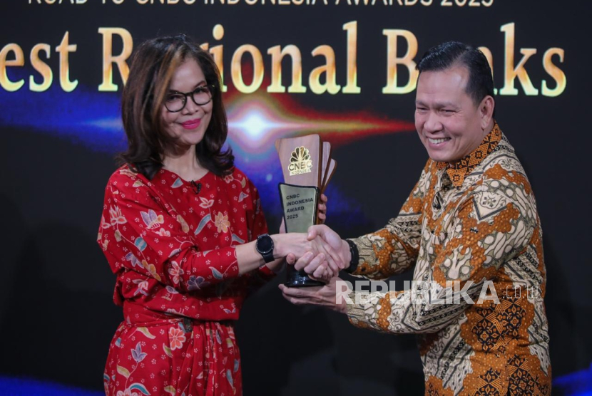 Bank Jakarta menerima penghargaan Regional Banking ESG Excellence Awards atas kontribusinya dalam pertumbuhan ekonomi di DKI Jakarta dan nasional melalui dukungan pada sektor UMKM dan pemberdayaan komunitas.
