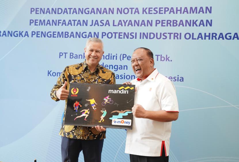Bank Mandiri dan Komite Olahraga Nasional Indonesia (KONI) lakukan penandatanganan nota kesepahaman layanan perbankan terintegrasi antara kedua pihak. 