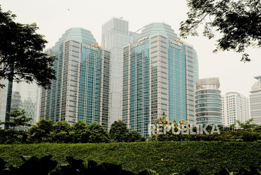Bank Mandiri kian menguatkan komitmen pada bisnis berkelanjutan dengan meraih peringkat ESG Risk terbaik dari Sustainalytics pada Agustus 2025. 