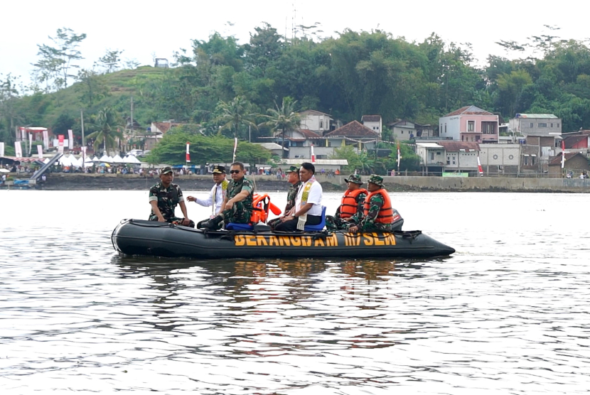 Mandiri Sahabat Desa Gerakkan Ekonomi Lewat Aksi Bersih Waduk di Jabar