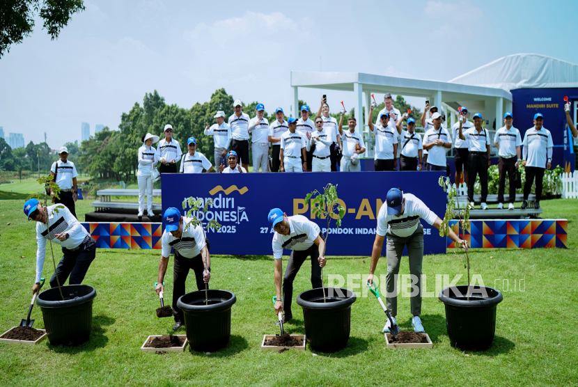 Bank Mandiri menegaskan komitmen keberlanjutan melalui aktivasi Looping for Life yang menyinergikan turnamen golf internasional Mandiri Indonesia Open 2025 di akhir Agustus lalu dengan aksi pelestarian lingkungan.