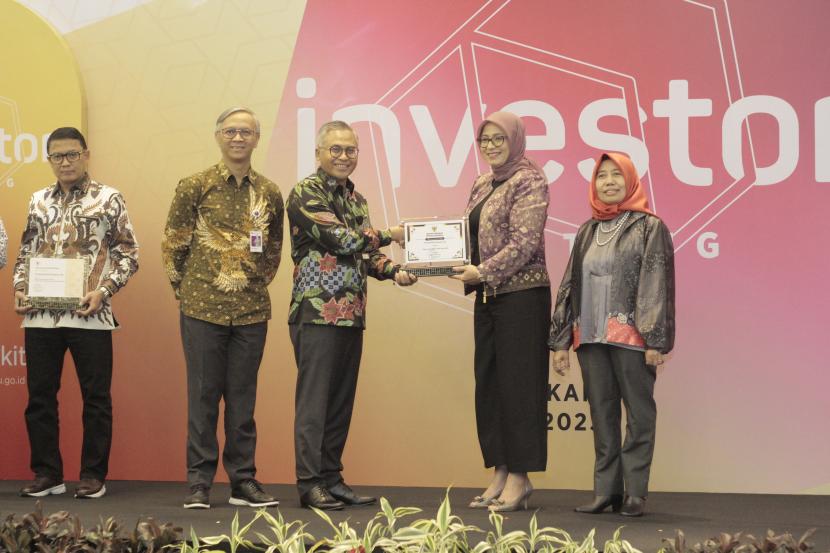 Bank Mandiri meraih empat penghargaan sekaligus dari Kementerian Keuangan Republik Indonesia yang berkaitan dengan Surat Berharga Negara (SBN) pada acara Investor Meeting yang diadakan oleh Kementerian Keuangan RI.