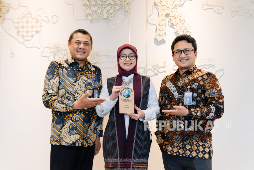 Bank Mandiri meraih penghargaan Best Foreign Exchange (FX) Bank 2025 dari Global Finance. 