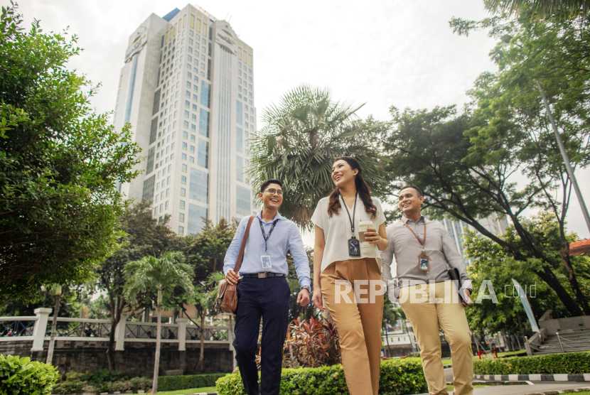 Bank Mandiri selalu mendorong karyawannya atau Mandirian tampil sebagai pemimpin yang mampu menciptakan dampak positif dan gesit dalam menghadapi tantangan.