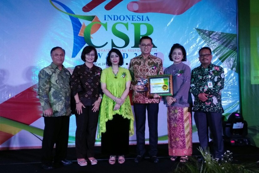 Bank Muamalat meraih penghargaan predikat Platinum dengan nilai yang sangat baik, dari Indonesia Corporate Social Responsibility Award (ICSRA) 2017. 