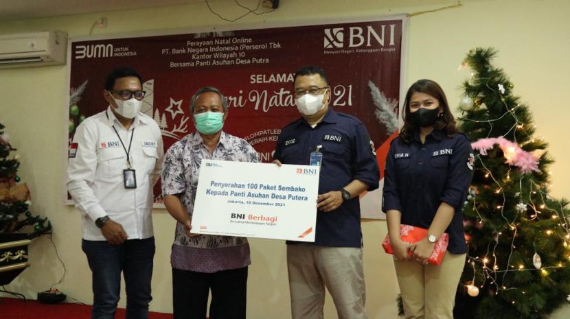 PT Bank Negara Indonesia (Persero) Tbk Wilayah 10 Jakarta Senayan turut berpartisipasi dalam berbagi kebahagiaan dengan menyerahkan 2.060 paket Pangan Damai Natal. 